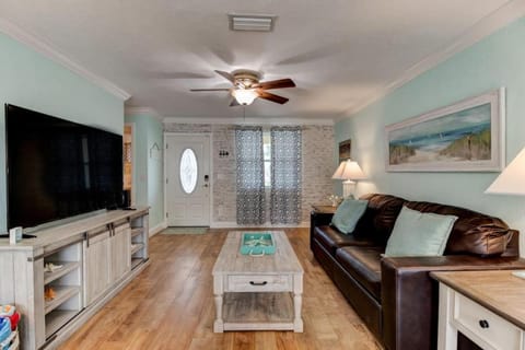 Sunset Oasis by the Boondocks House in Wilbur-By-The-Sea