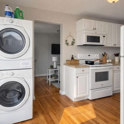 The Rustic Retreat- close to downtown Apartment in Bristol