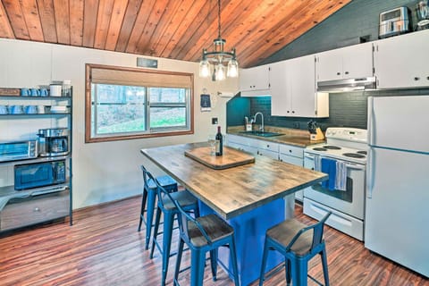 Cozy Catskills Escape, 3 Mi to Plattekill Mtn House in Capital District, NY, USA