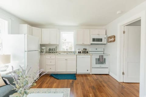 Kitchen or kitchenette, dishwasher, minibar, pet friendly, stove, toaster
