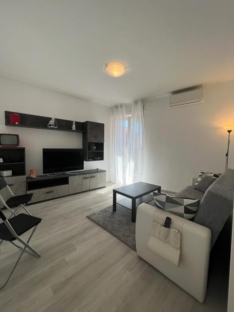Living room, air conditioner