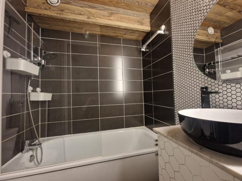 Mountain Break coeur du Val Claret pieds des pistes- Tignes - Lit queen size Apartment in Tignes