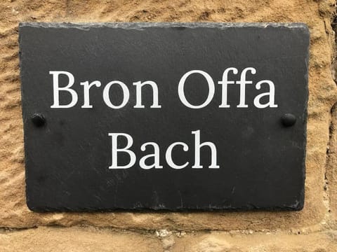 Escape To The Country @ Bron Offa Bach Apartment in Wales