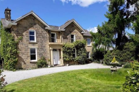 Escape To The Country @ Bron Offa Bach Apartment in Wales