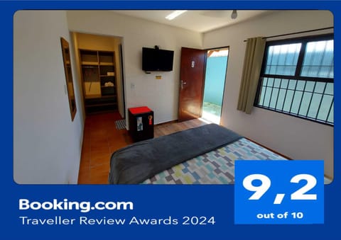 Photo of the whole room, oven