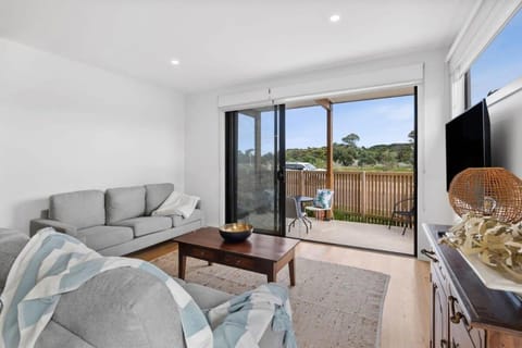 Communal lounge/ TV room, TV and multimedia, Living room, Seating area