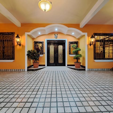 Property building, Facade/entrance