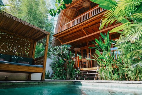 Property building, Garden, Balcony/Terrace, Garden view, Swimming pool, sunbed