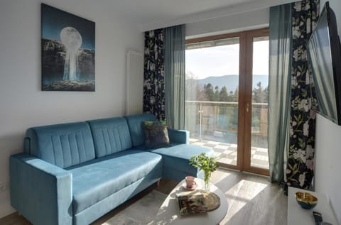 Natural landscape, View (from property/room), Balcony/Terrace, Living room, Seating area, Mountain view
