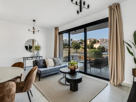 Balcony/Terrace, Living room, Seating area, Dining area