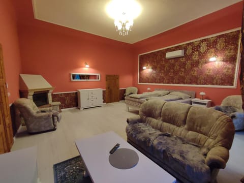 Bed, TV and multimedia, Living room, Seating area, Bedroom