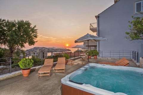 Hot Tub, View (from property/room)