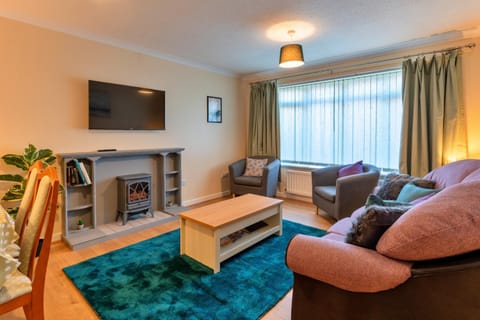TV and multimedia, Living room, Evening entertainment