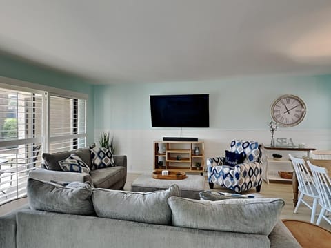 TV and multimedia, Living room, Seating area, furniture