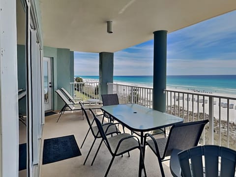 Balcony/Terrace, Seating area, Dining area, Beach, Sea view