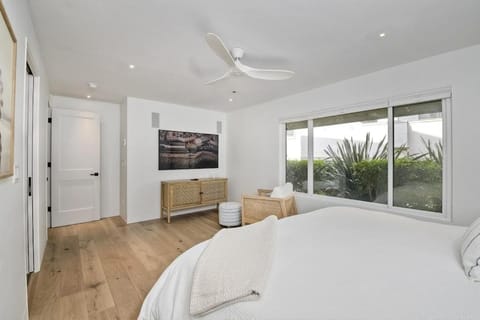Oceanfront Luxury, Fully Remodeled, Five-Star Apartment in Solana Beach