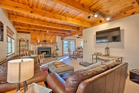 Family Cabin with Hot Tub 1 Mi to Angel Fire Resort Cabin in Angel Fire