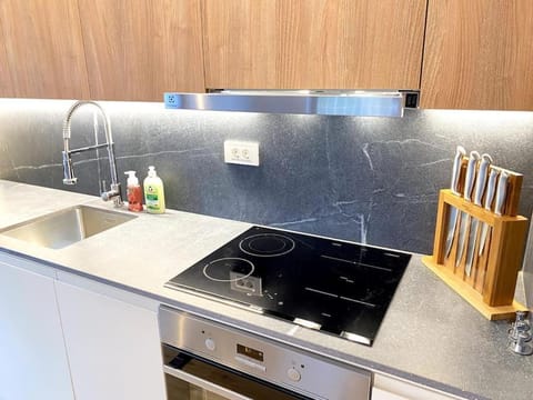 Kitchen or kitchenette, pet friendly, stove
