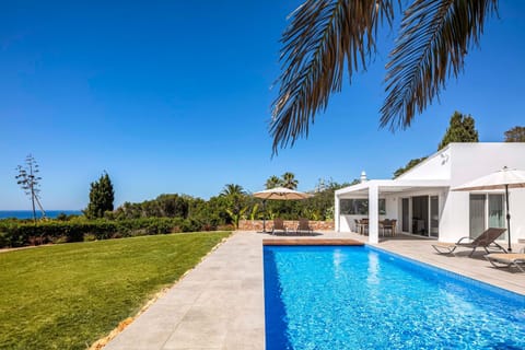 Property building, Patio, Day, Natural landscape, Garden, Garden view, Pool view, Sea view, Swimming pool, Swimming pool, sunbed