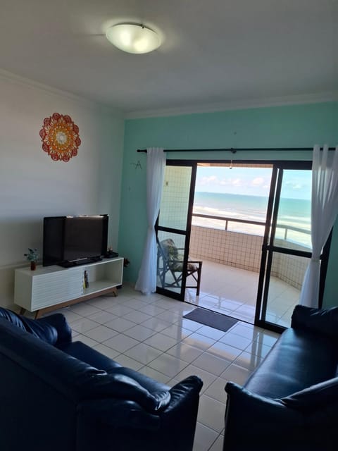 Communal lounge/ TV room, Living room, Sea view