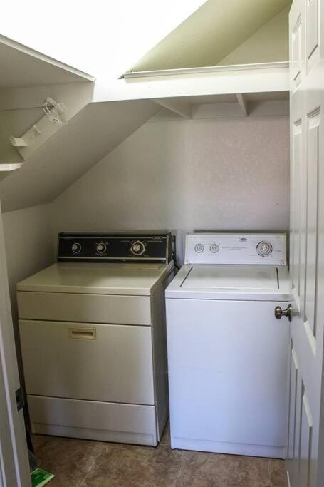 Lakefront Hacienda with Pool, Hot-tub, Tennis House in Gilbert