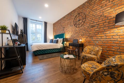 Bed, TV and multimedia, Coffee/tea facilities, Photo of the whole room, Seating area, Bedroom, hair dresser
