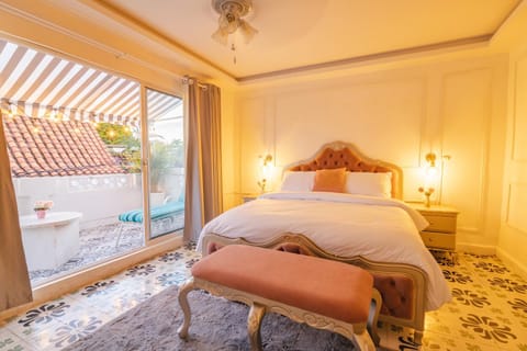 Photo of the whole room, Bedroom