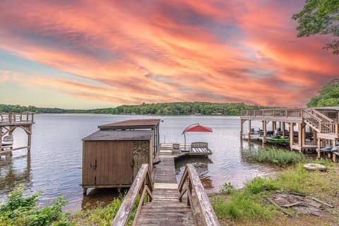 Lake Gaston Duo Kayaks and Dock Duplex 4000+ sq ft House in Bracey