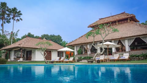 Property building, Pool view, Swimming pool, sunbed