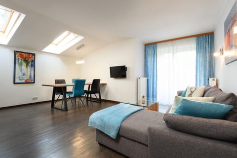 Communal lounge/ TV room, Living room, Seating area