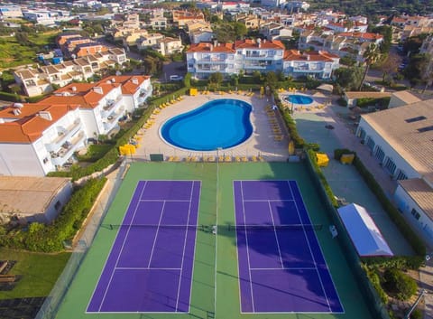 Day, Neighbourhood, Bird's eye view, Tennis court, Swimming pool