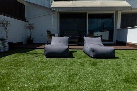 Patio, Spring, Day, Garden, Living room, Seating area, Garden view