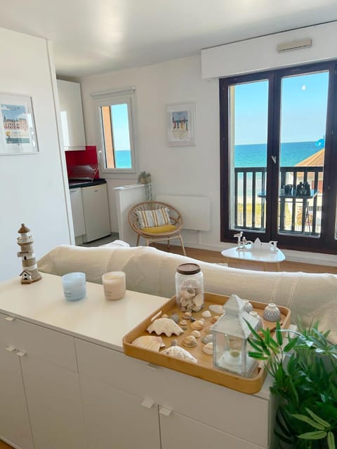 Living room, Sea view