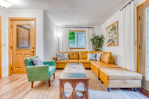 The Fox Den House in Mount Hood Village