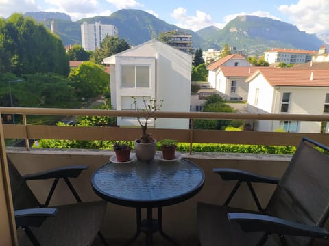 View (from property/room), Balcony/Terrace, Mountain view