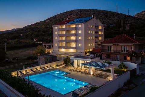 Property building, Swimming pool