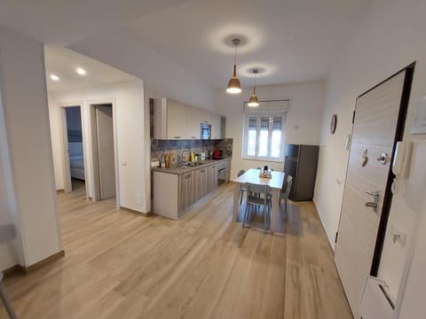 Kitchen or kitchenette, Dining area, dishwasher, minibar, oven, pet friendly, stove