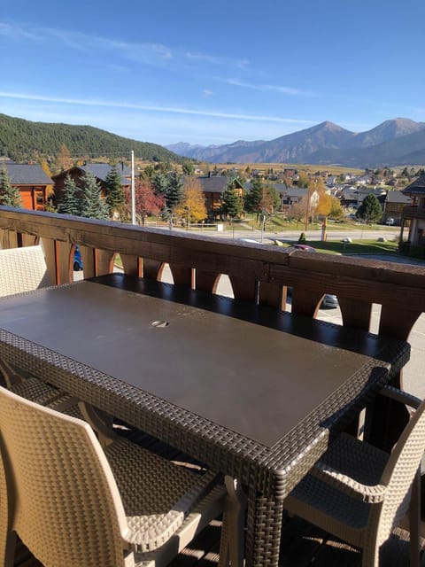 Balcony/Terrace, Mountain view