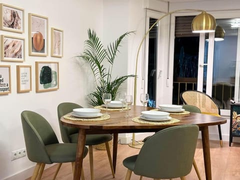 Living room, Dining area