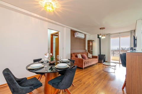 TV and multimedia, Kitchen or kitchenette, Living room, Seating area, Dining area