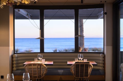 Restaurant/places to eat, Dining area