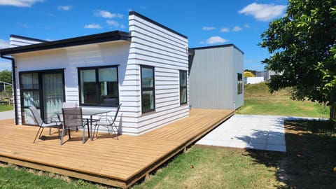 Aberdeen Cottage with Hobbit House sleep-out House in Waikato