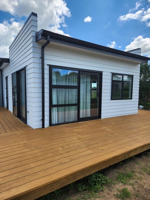 Aberdeen Cottage with Hobbit House sleep-out House in Waikato