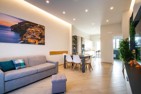 TV and multimedia, Living room, Decorative detail, Seating area, Dining area