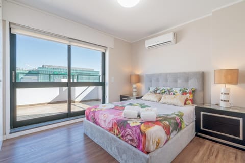 Bed, Photo of the whole room, air conditioner