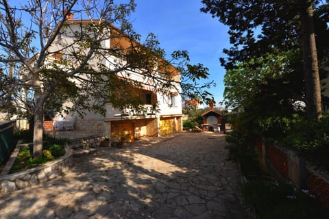 Property building, Patio, Day, View (from property/room), View (from property/room), Garden view, Sea view, Quiet street view, Inner courtyard view