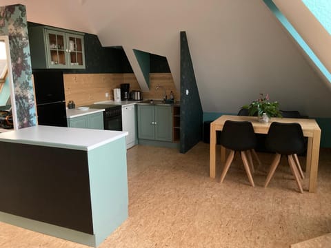 Kitchen or kitchenette, Dining area
