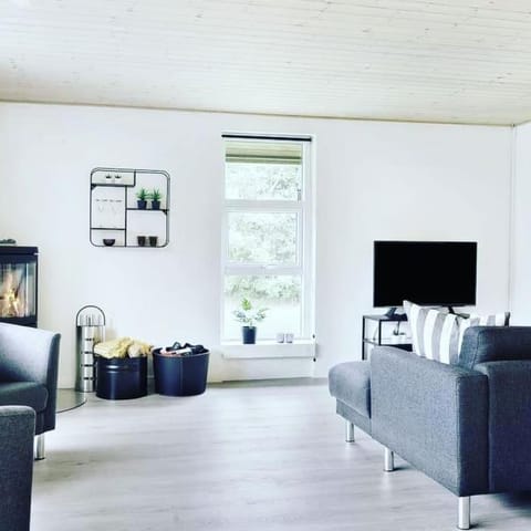 TV and multimedia, Seating area, Evening entertainment