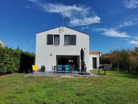 Property building, Garden, Garden view
