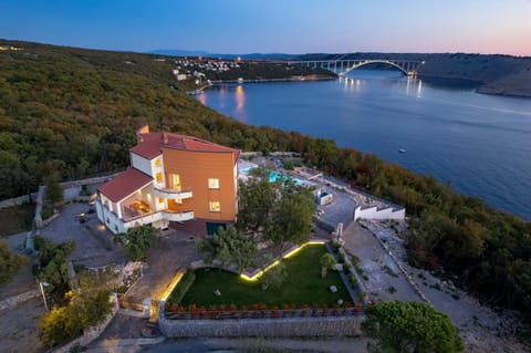 Property building, Nearby landmark, Neighbourhood, Bird's eye view, Sea view, Swimming pool